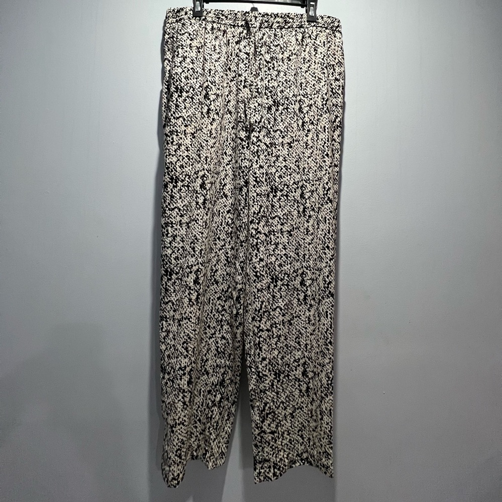 Dress Barn size large women’s pants. Lightweight.